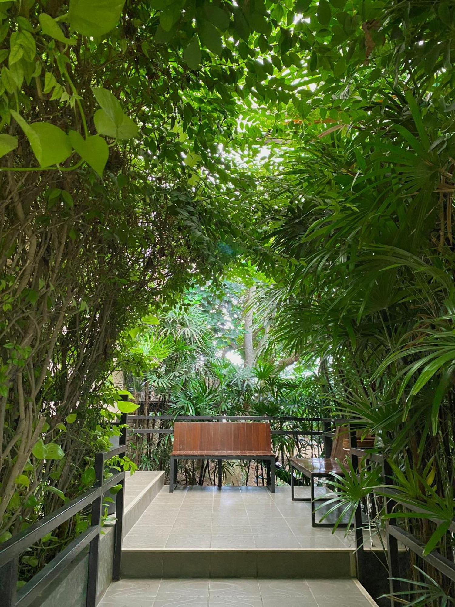 The Coconut Hotel Lampang Exterior foto
